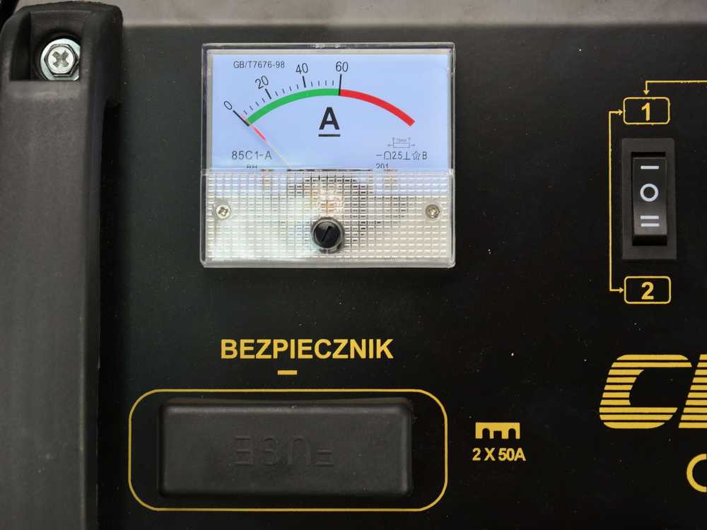 Akumuliatoriaus įkroviklis su paleidimo funkcija GEKO CLASS 430