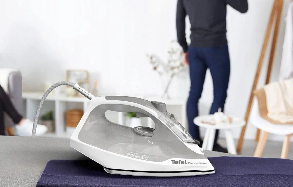 TEFAL Express Garų lygintuvas | FV2863E1 | Garų lygintuvas | 2500 W | Vanduo tank capacity 270 ml | Continuous steam 30 g/min | Steam boost performance 200 g/min