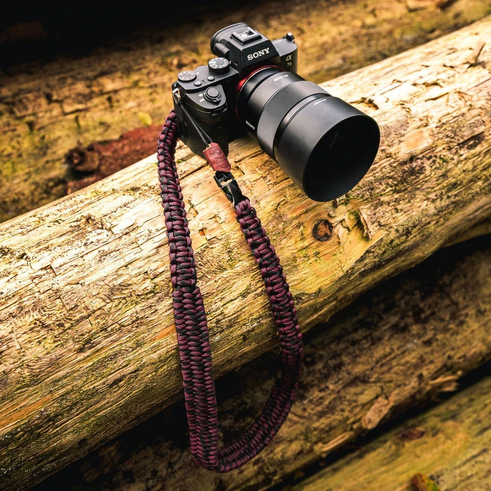 Genius C-ROPE Dirželis do aparatu Traveler su Paracordu 100cm Raudona Dots retail