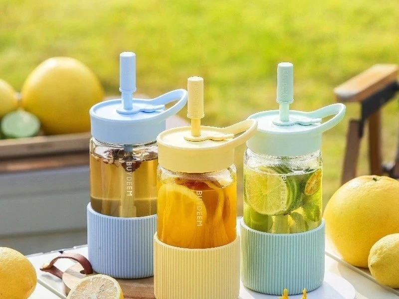 Gertuvė BUYDEEM nešiojamas stiklinis butelis su šiaudeliu 550 ml, modelis DG425, spalva Mėlyna