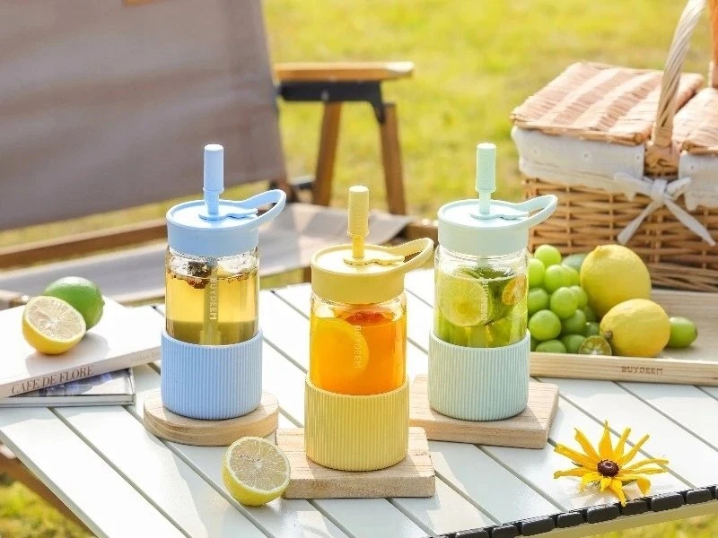 Gertuvė BUYDEEM nešiojamas stiklinis butelis su šiaudeliu 550 ml, modelis DG425, spalva Mėlyna