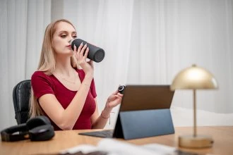 Gertuvė Feiyu Tech Gėrimo Butelis - KiCA Active Nerūdijančio Plieno Izoliuotas 500 ml - Juodas