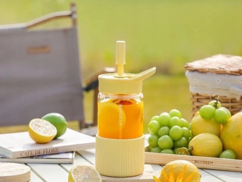 Gertuvė Mellow Yellow Mellow Geltona BUYDEEM nešiojamas stiklinis butelis su šiaudeliu 550 ml, modelis DG425, spalva Mellow Geltona