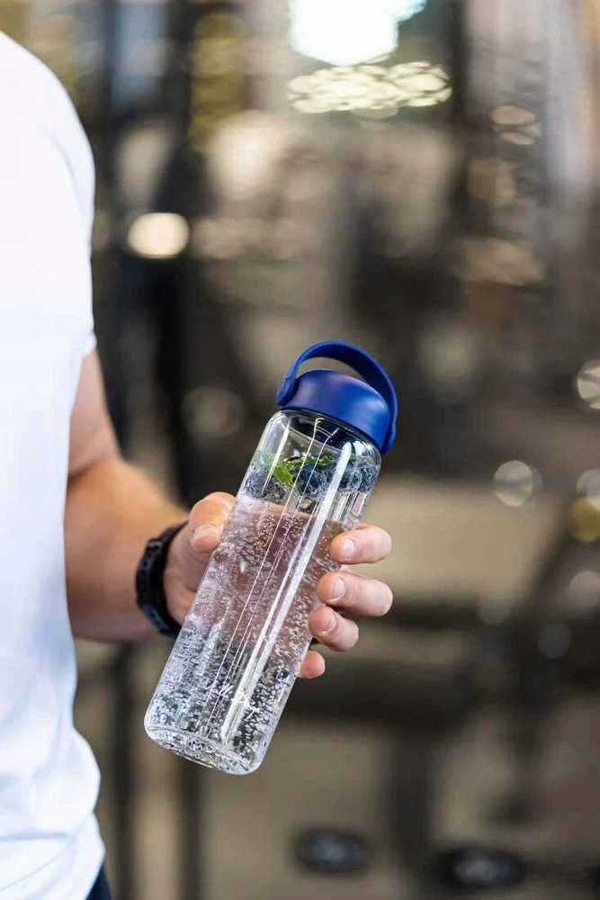Gertuvė Vialli Design Szklana butelka na wodę Fuori 540 ml tamsiai mėlyna (30244)