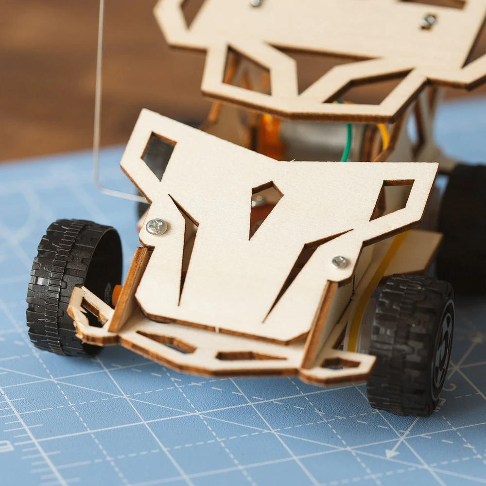 Gill ThumbsUp! Lenktyninis automobilis „Sukurk savo“ veikiantis