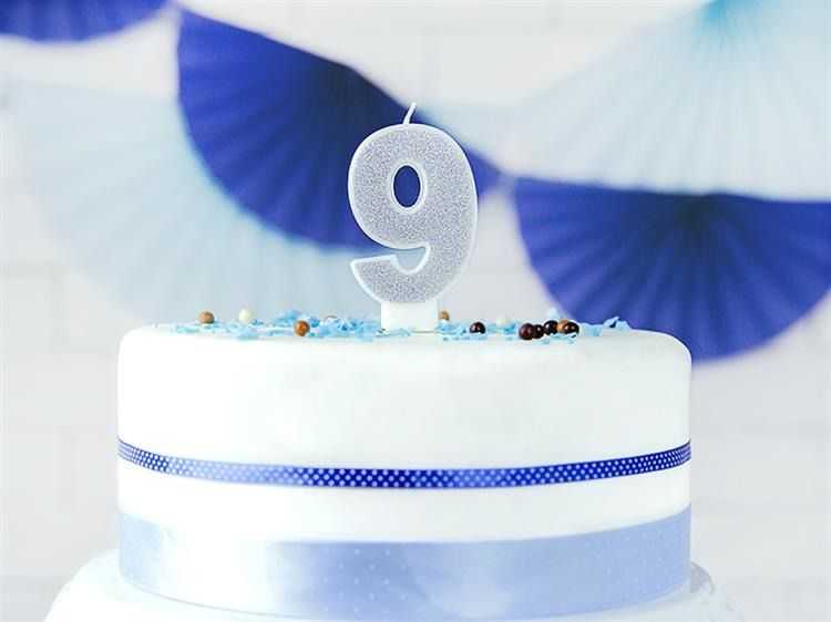 PartyDeco Gimtadienio žvakutė nr 9 sidabrinė blizganti 7cm