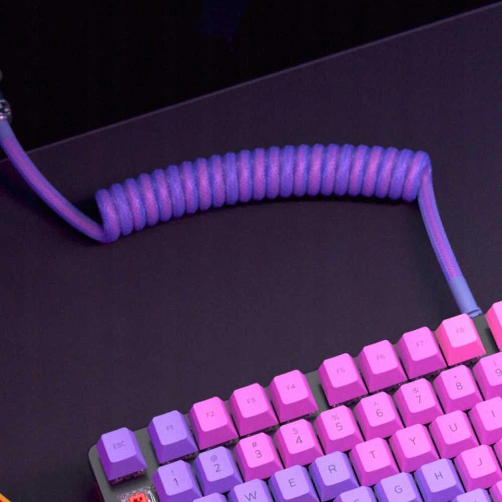 Klaviatūra Glorious GMMK Coiled Cable susuktas klaviatūros laidas Nebula, USB-C į USB-A – violetinės ir sidabro spalvos