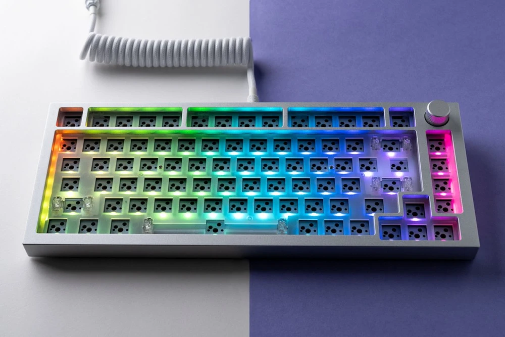 Glorious GMMK PRO 75% Switch Plate, Polycarbonate, ANSI US išdėstymas