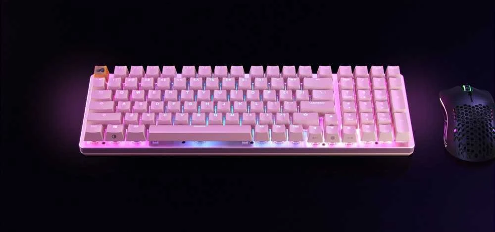 Glorious GMMK 2 Full-Size klaviatūra – Fox switches, ANSI išdėstymas, rožinės spalvos