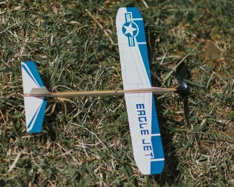 Goki Medinis lėktuvas Eagle Jet, konstruojamas, 35,5 cm