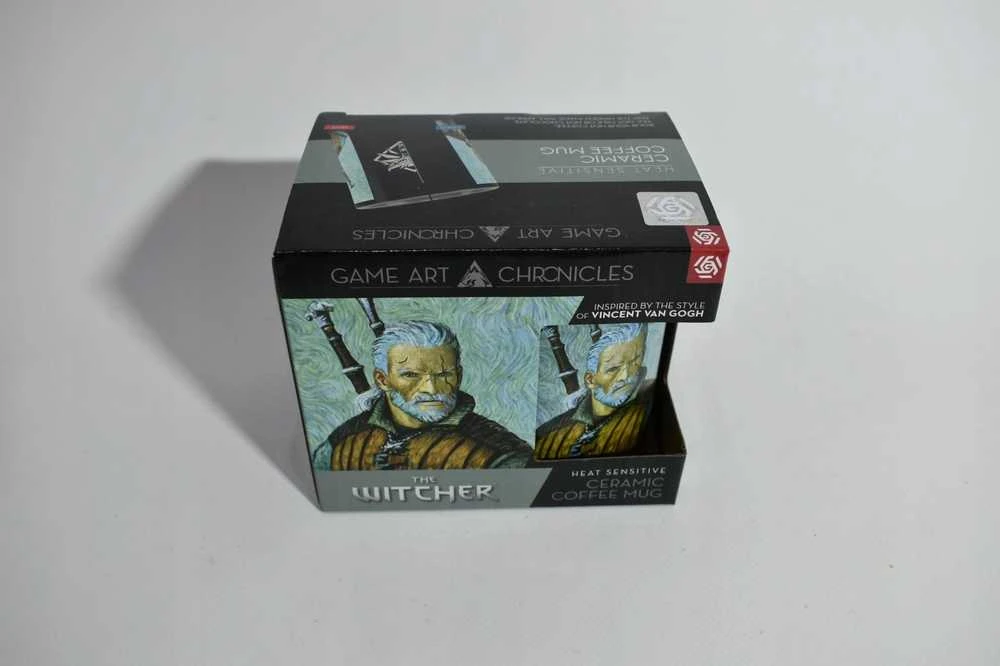 „Cenega Heat“ puodelis su užrašu „Good Loot The Witcher 3 Game Art Chronicles“ – Geralt & Vincent van Gogh 450 ml Juodas