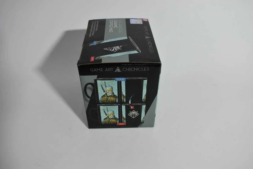 „Cenega Heat“ puodelis su užrašu „Good Loot The Witcher 3 Game Art Chronicles“ – Geralt & Vincent van Gogh 450 ml Juodas