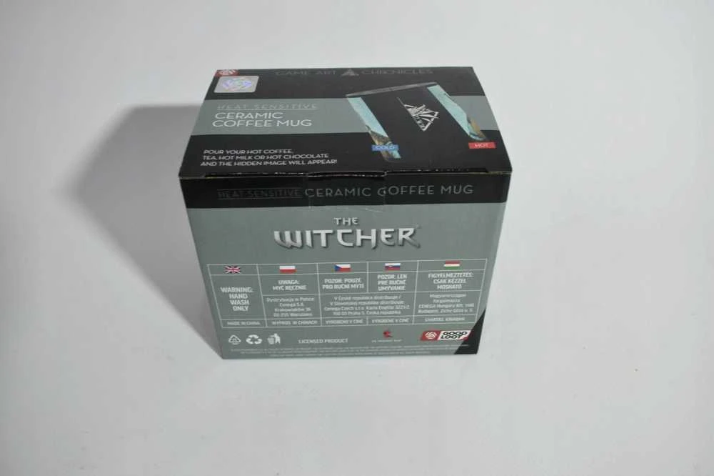 „Cenega Heat“ puodelis su užrašu „Good Loot The Witcher 3 Game Art Chronicles“ – Geralt & Vincent van Gogh 450 ml Juodas