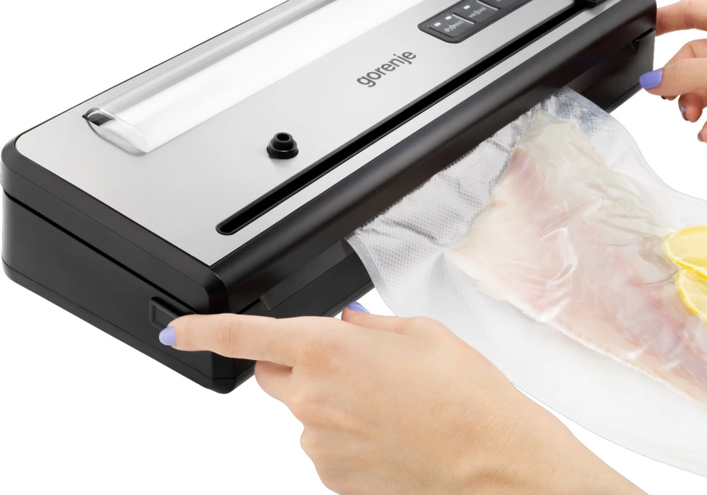 Gorenje Vacuum sealer | VS110BE | Power 110 W | Juodas/Sidabrinis