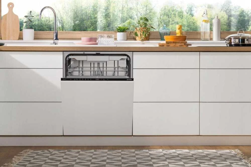 Gorenje Indaplovė | GV16D5 | Built-in | Plotis 59.8 cm | Number of place settings 16 | Number of programs 6 | Energy efficiency class D | Ekranas | AquaStop function