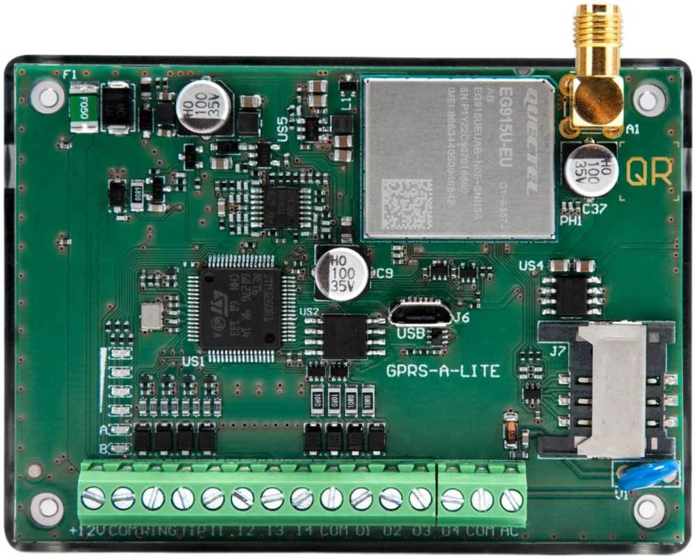 GPRS-A-LTE plokštė su antenos jungtimi ir SIM lizdu
