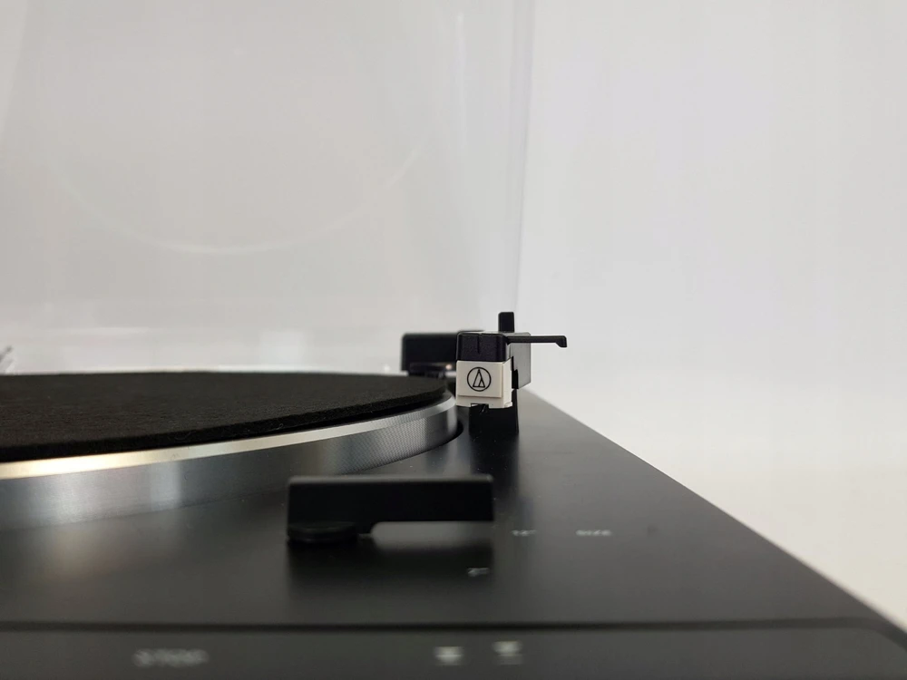 Visiškai automatinis patefonas su diržine pavara Audio Technica AT-LP60XBK