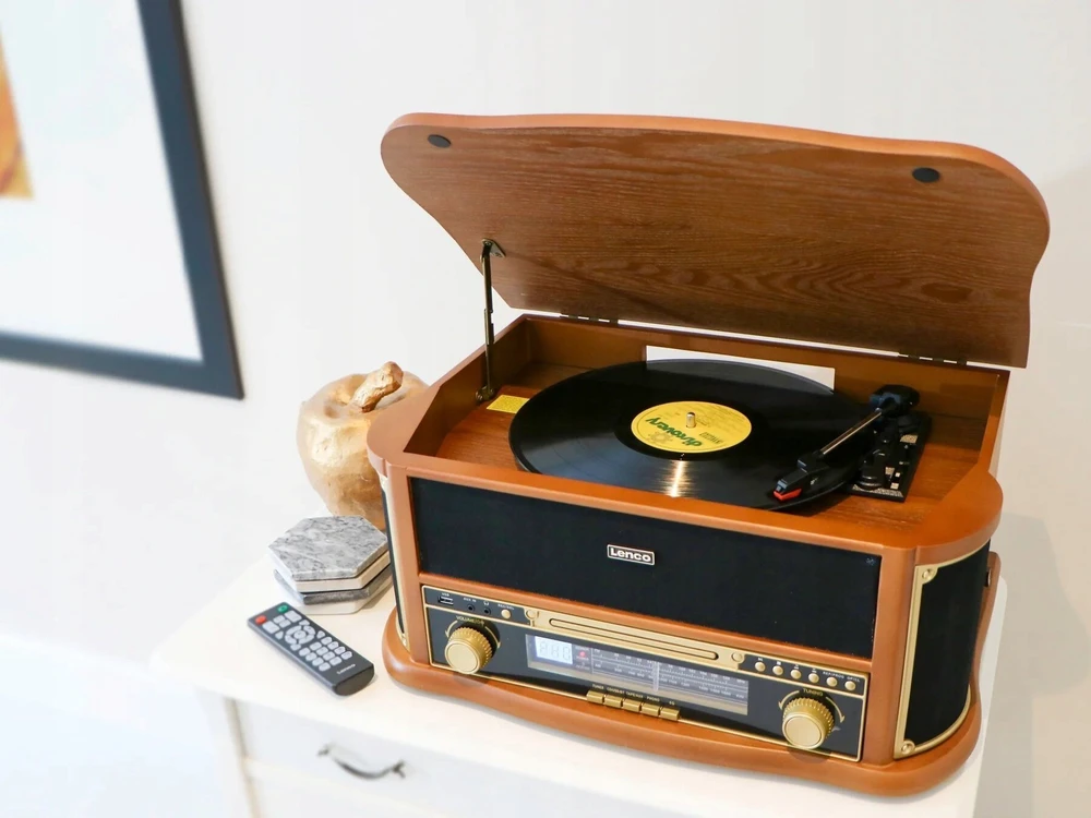 Muzikinis centras Lenco TCD-2571 skylė