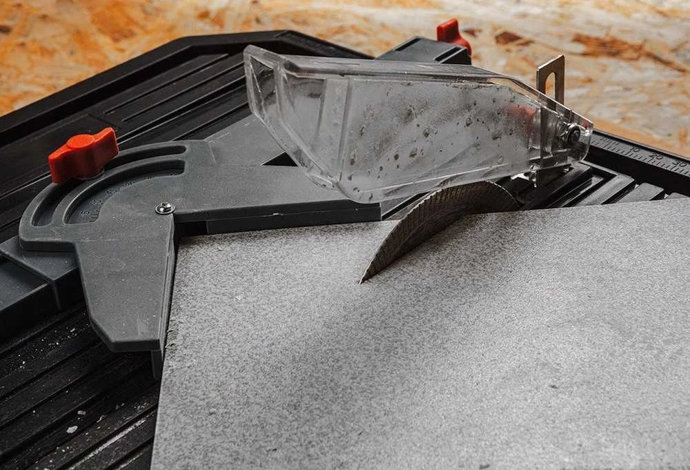 Plytelių pjovimo staklės Graphite 58GE138; 18 V (be akumuliatoriaus ir pakrovėjo)
