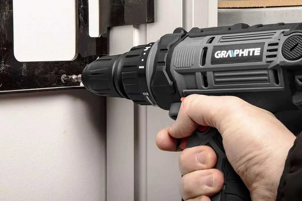 Graphite Wiertarko Wkretarka 300 W laidinis gręžtuvas-suktuvas, 10 mm savaime užsifiksuojantis griebtuvas, nešiojimo dėklas