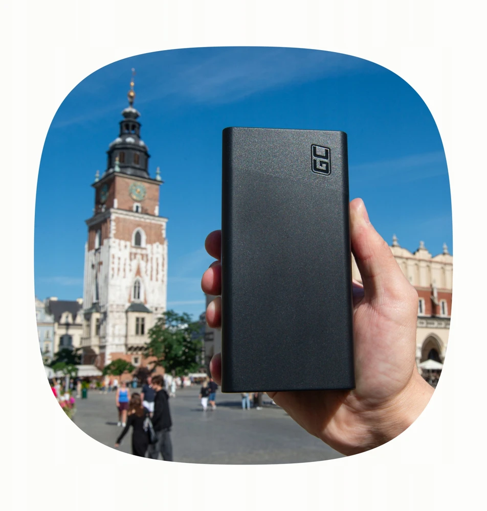 Green Cell Žalias Cell Greencell PowerPlay 30 – balta išorinė baterija, kurios talpa 30 000 mAh, 22.5 W, 4 prievadai