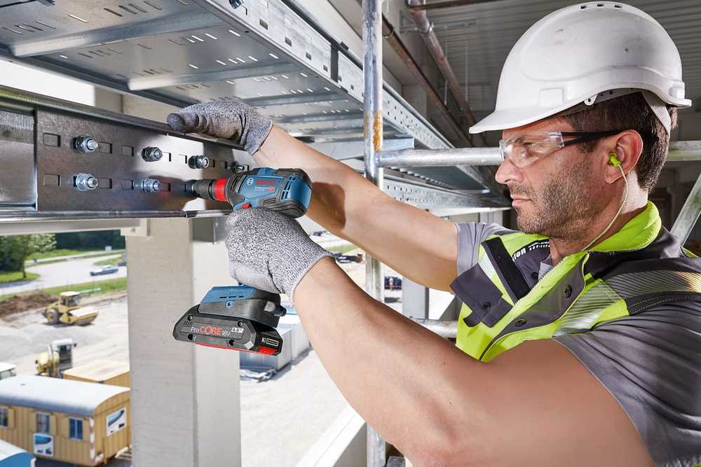 Suktuvas-gręžtuvas Bosch GSR 18V-50; 18 V; 2x2,0 Ah akum. + 43 priedai