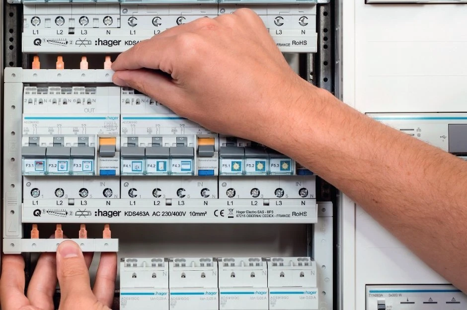 Hager EHN011 ZEGAR STERUJĄCY ANALOGOWY 16A 1Z 230V AC (EH011)