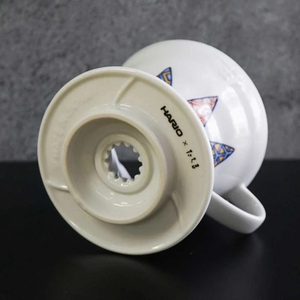 Hario – V60-02 Tachikichi Shozui keramikinis kavos lašintuvas
