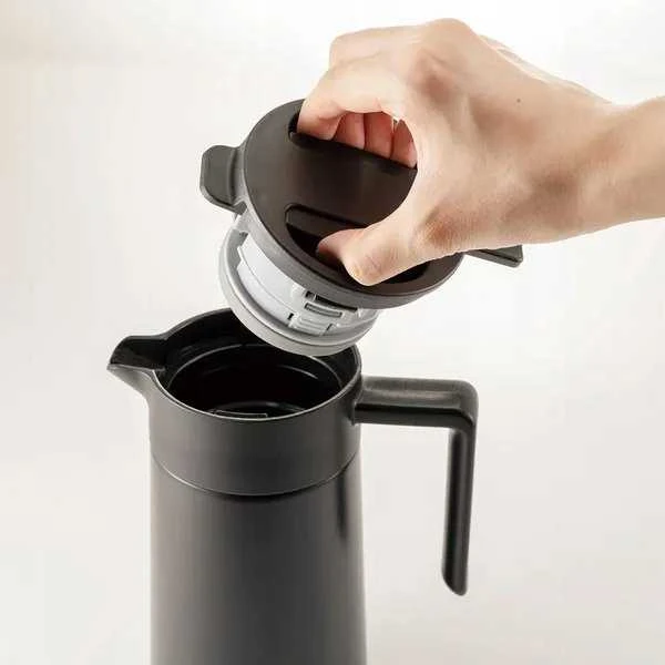 HARIO thermal serveris with ceramic coating juodas 600ml