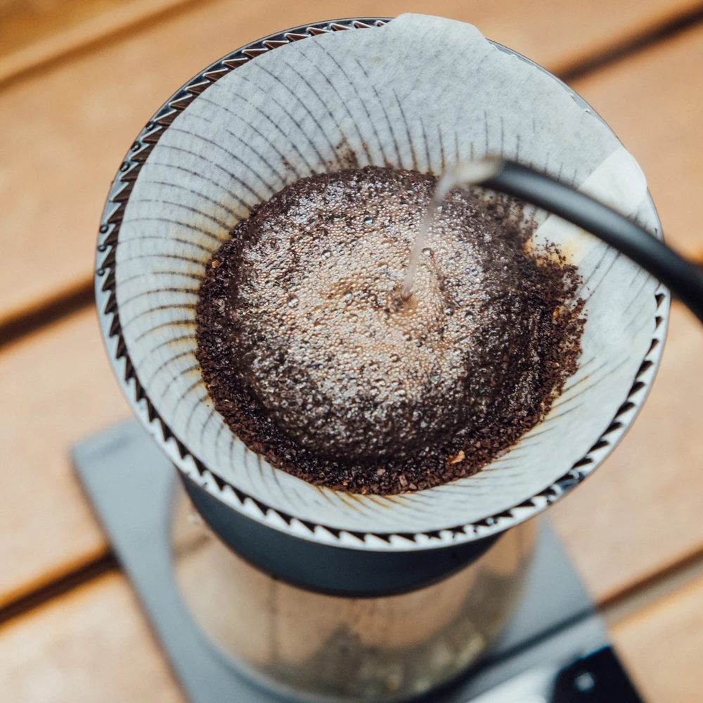 Hario - NEO V60-02 Tritan Coffee Dripper - Juodas