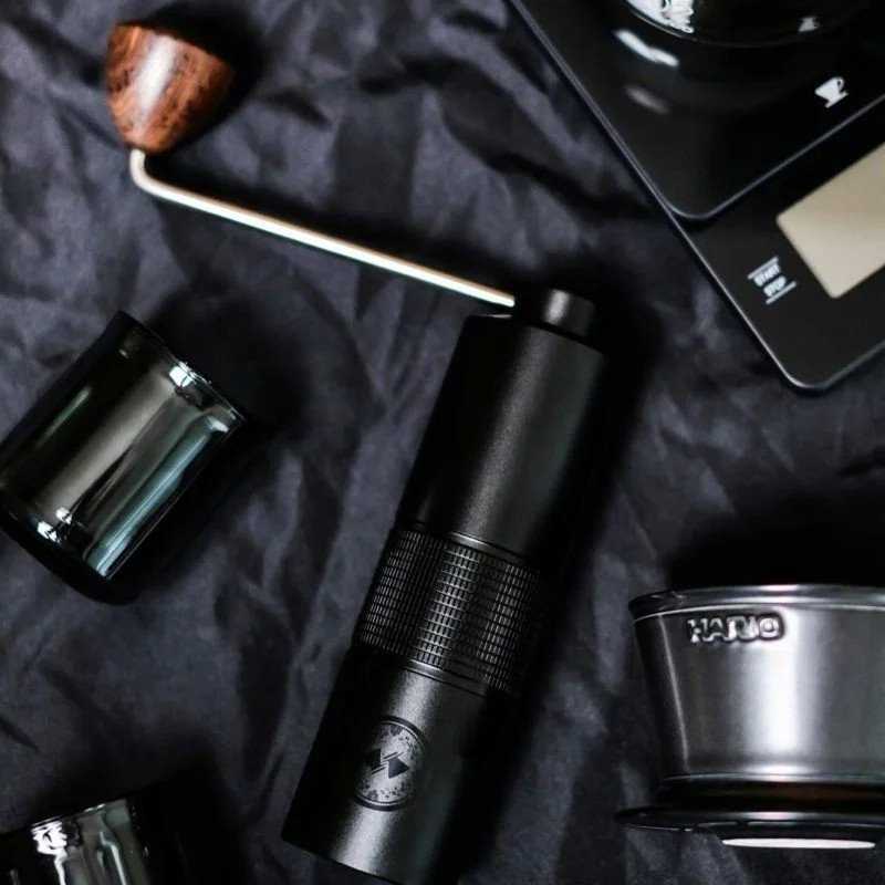 Kavamalė Hario - Kabuto Juodas Grinder