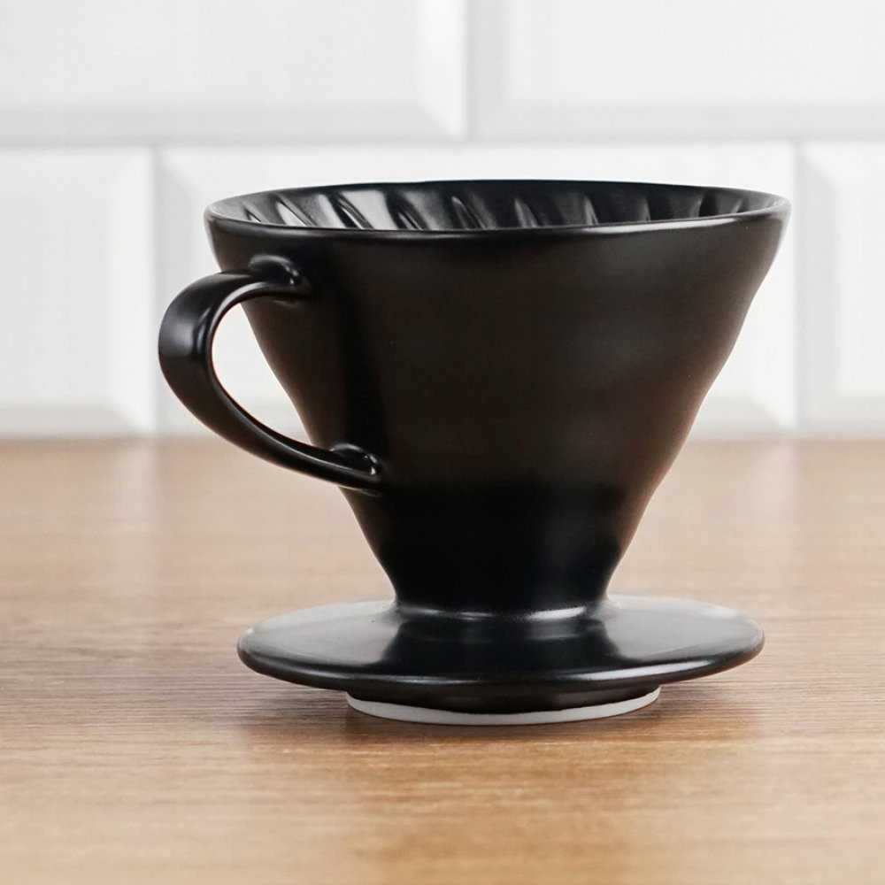 Hario V60-02 keraminis piltuvas, juodas