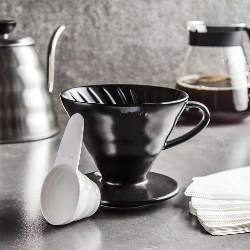 Ceramic coffee dripper Hario V60-02 Matte Juodas