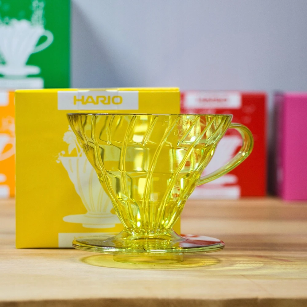 Hario V60-02 geltonas plastikinis piltuvėlis