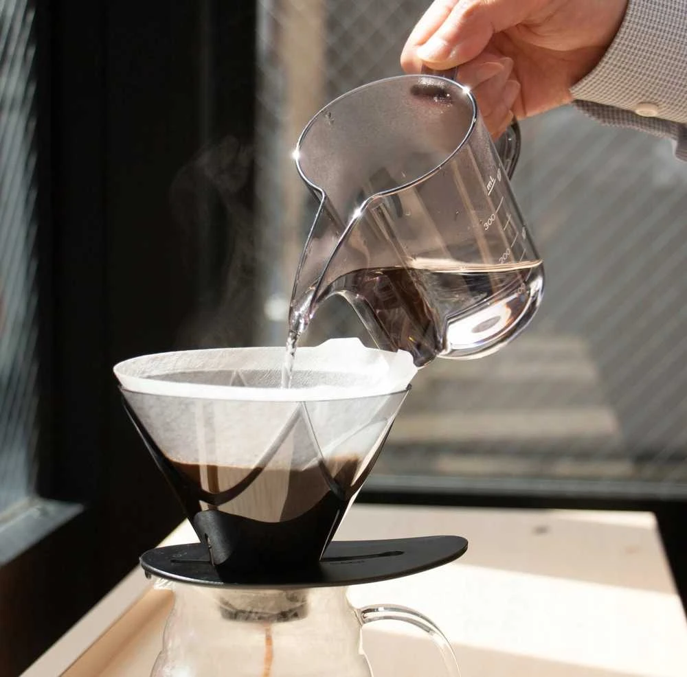 Hario - V60 Plastic One Pour Dripper MUGEN - Juodas