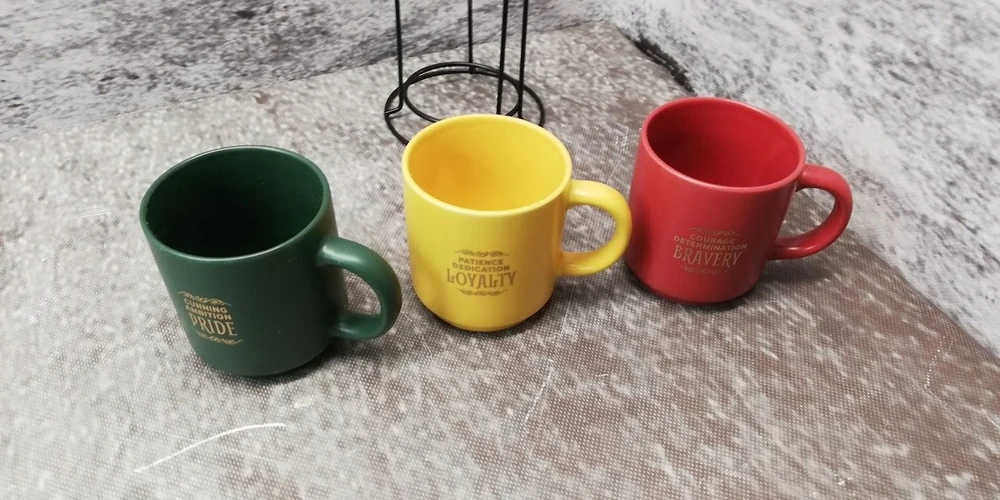 Harry Potter Haris Poteris - Rinkinys keraminiai puodeliai su stovu 300 ml 4 vnt. Hogvartso namai