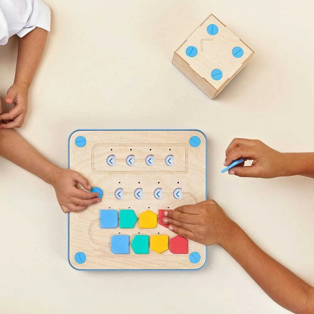 „Hasbro Primo Toys“ „Cubetto“ žaidimų rinkinys, 3 metai, Įvairių spalvų