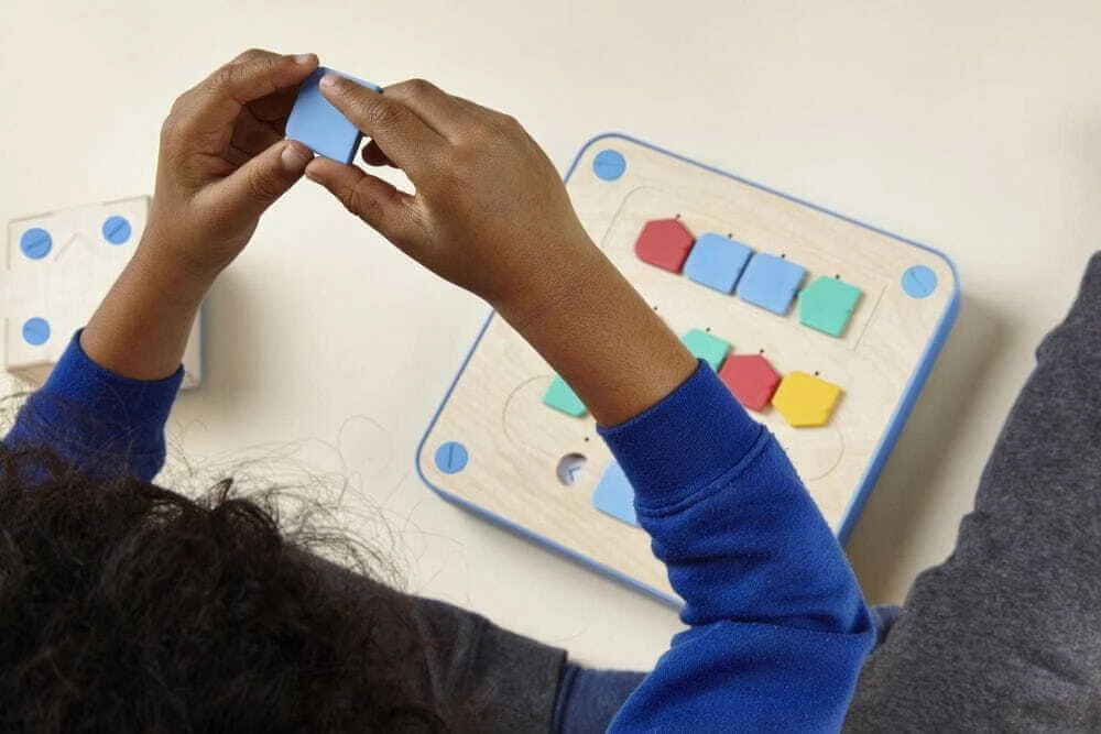 „Hasbro Primo Toys“ „Cubetto“ žaidimų rinkinys, 3 metai, Įvairių spalvų