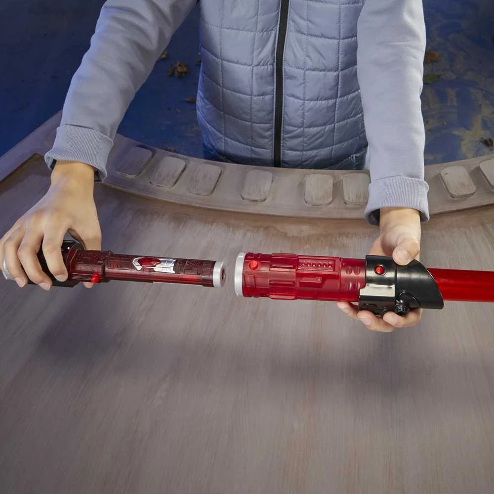 Hasbro Disney Žvaigždžių karai - Šviesos kardų kalvė - Darth Vader KC (F9971)