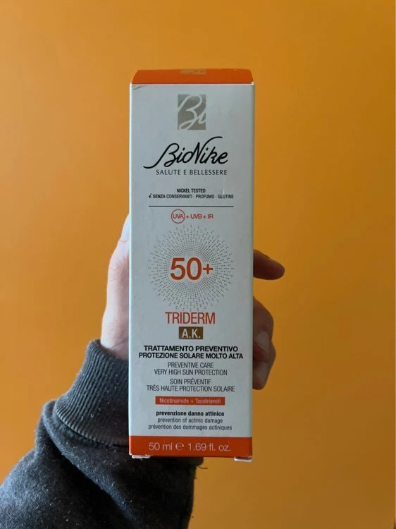 BioNike Triderm AK SPF50+ Drėkinamasis ir apsauginis purškiklis nuo saulės SPF 50, 50 ml