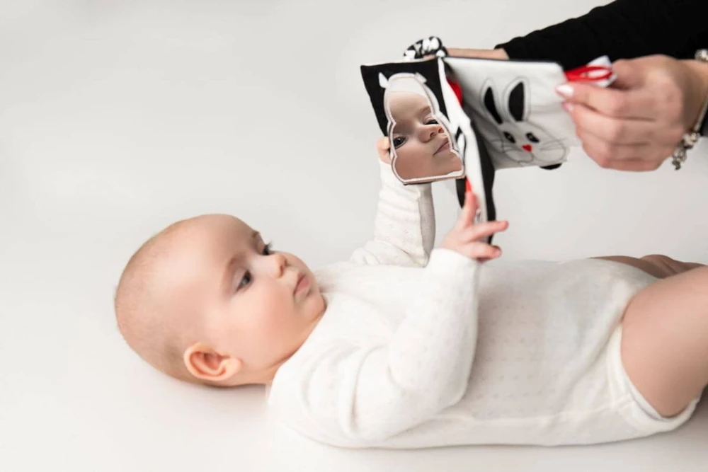 Mom's Care Sensorinė knygelė kūdikiams nuo 0 mėn., lavina pojūčius ir atpažinimą, juoda-balta