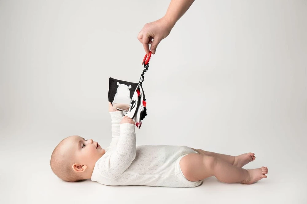 Mom's Care Sensorinė knygelė kūdikiams nuo 0 mėn., lavina pojūčius ir atpažinimą, juoda-balta