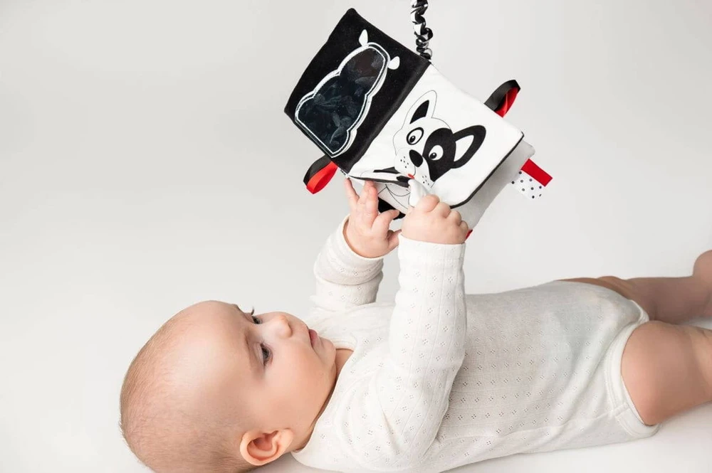 Mom's Care Sensorinė knygelė kūdikiams nuo 0 mėn., lavina pojūčius ir atpažinimą, juoda-balta