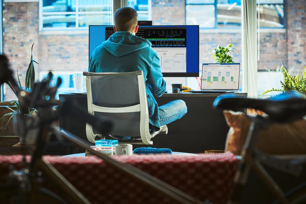 Hewlett Packard (HP) HP 975 USB + BT Dual-Mode Belaidė klaviatūra (EU)