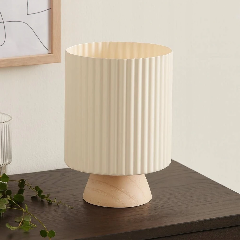 Home Styling Collection Metalinis vazono dangtelis su banguotu kraštu ant medinio pagrindo NORD, Ø 18 x 23 cm