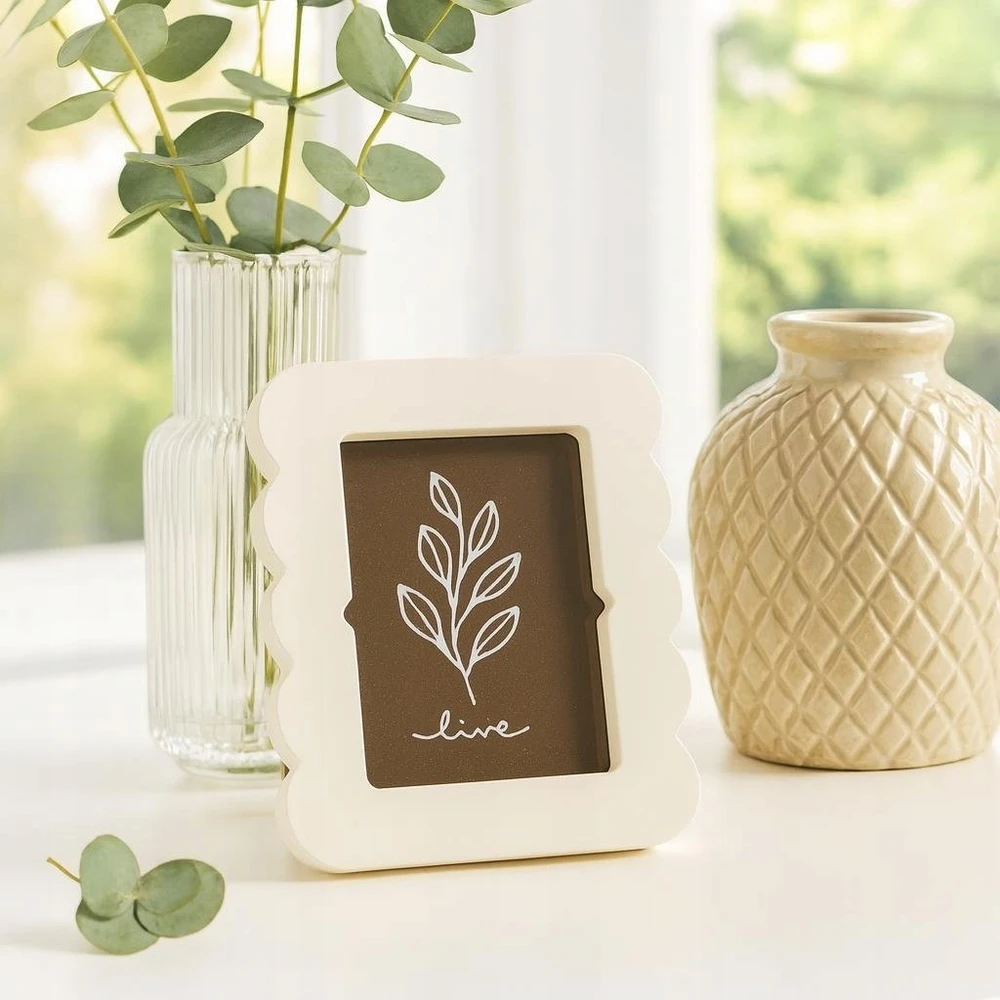 Home Styling Collection Frame Nuotraukų rėmelis su banguotu kraštu, PAGRINDAS, 18,5 x 2,2 x 23,3 cm