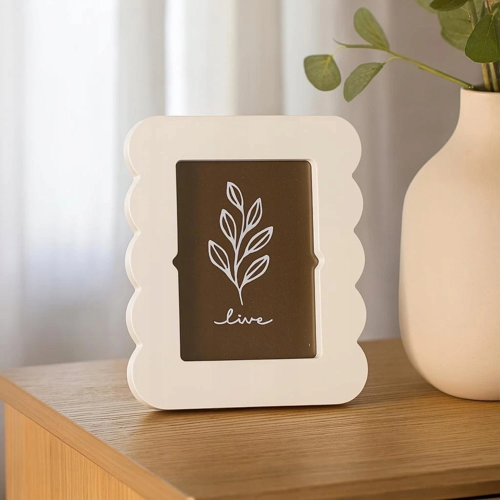 Home Styling Collection Frame Nuotraukų rėmelis su banguotu kraštu, PAGRINDAS, 18,5 x 2,2 x 23,3 cm