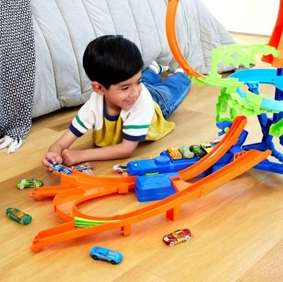 Mattel HOT WHEELS kaskadinė trąsa – Avarija ore (JFD12)