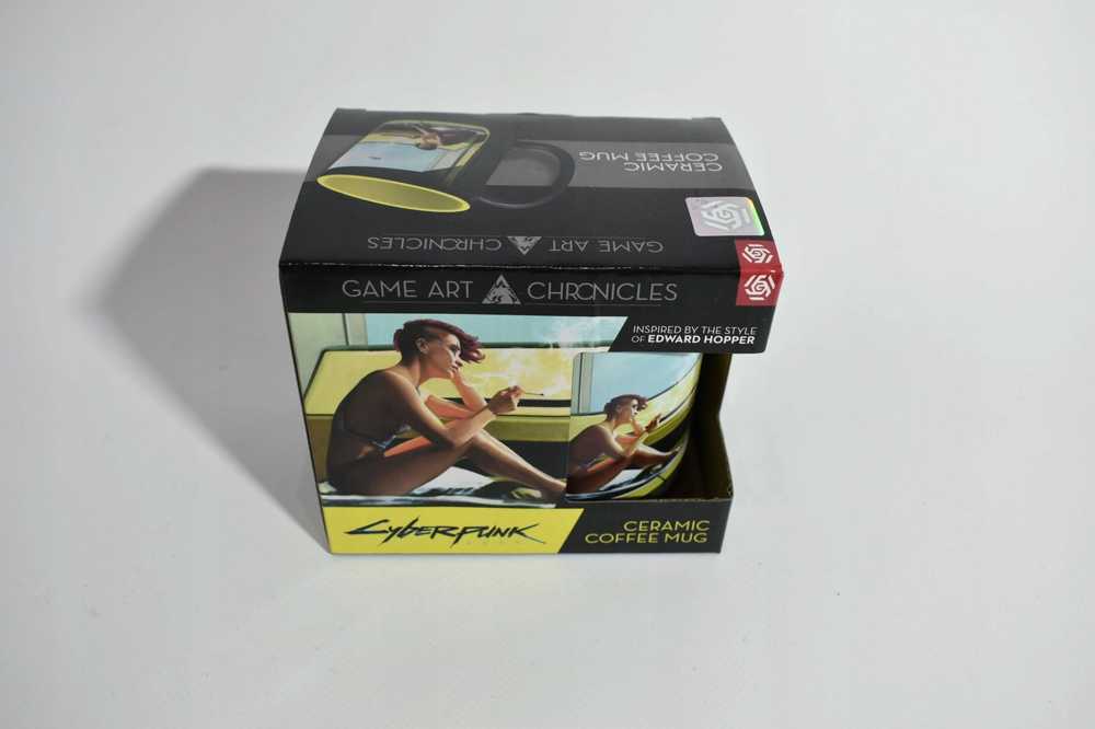 „Cenega Heat Reveal“ puodelis „Good Loot Cyberpunk 2077 Game Art Chronicles“ – V ir Edward Hopper 450 ml Juodas, Geltona