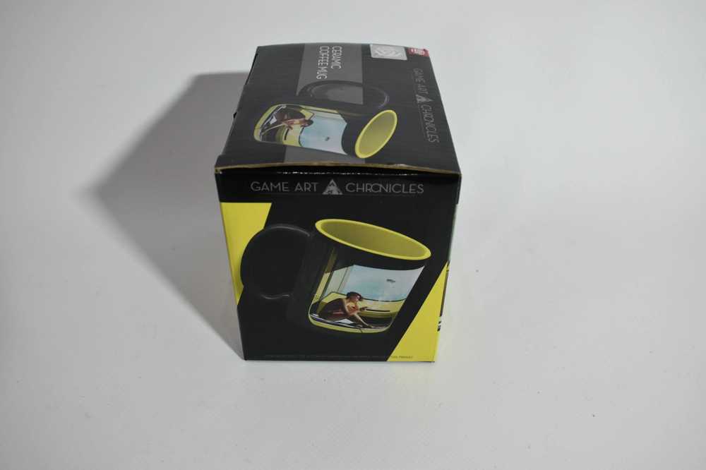 „Cenega Heat Reveal“ puodelis „Good Loot Cyberpunk 2077 Game Art Chronicles“ – V ir Edward Hopper 450 ml Juodas, Geltona